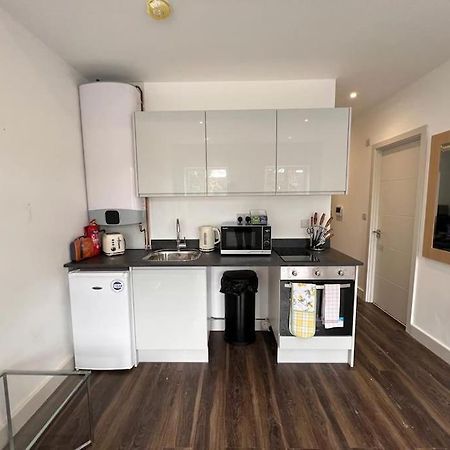 Star London Finchley Road 1-Bed Hideaway Apartment ภายนอก รูปภาพ