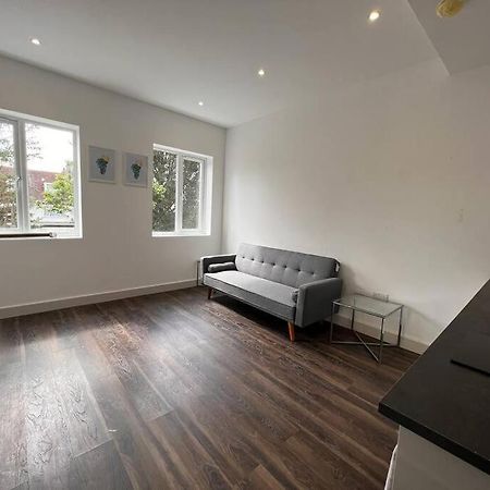Star London Finchley Road 1-Bed Hideaway Apartment ภายนอก รูปภาพ